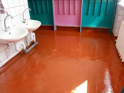 Как покрасить пол в ванной фото