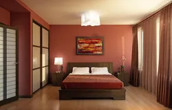Спальня красного дерева в интерьере