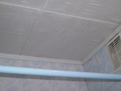 Потолочные плитки в ванной фото
