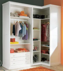 Маленький угловой шкаф в спальню для одежды фото