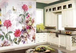 Фото кухни с обоями в цветок