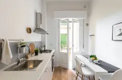 Кухни с балконом узкой фото