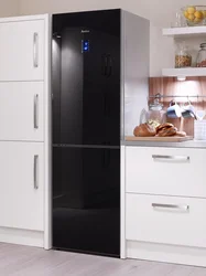 Черный холодильник в интерьере кухни фото как