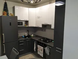 Кухни с темным холодильником фото