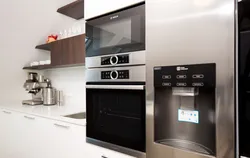 Фото современных кухонь с встраиваемой микроволновкой