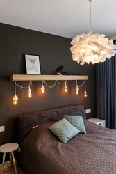 Черные светильники в интерьере в спальне