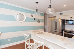 Дизайн стен на кухне покраска в два цвета
