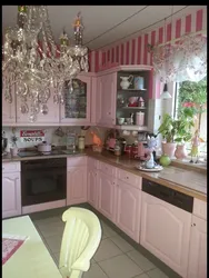 Дизайн кухни в розовом стиле