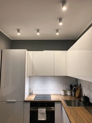 Натяжной потолок на маленькой кухне дизайн