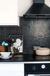 Черная плитка в интерьере кухни
