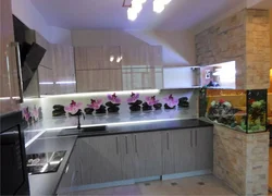 Фото кухонный фартук для угловых кухонь