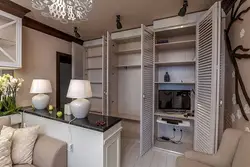 Шкаф в интерьере однокомнатной квартиры