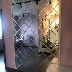 Стена из зеркала в квартире фото
