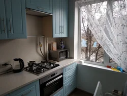 Окно кухни в хрущевках фото угловые