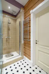 Дизайн ванной в деревянном доме с душевой кабиной