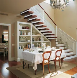 Кухня с лестницей на второй этаж дизайн фото