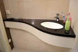 Дизайн ванны со столешницей под раковину в ванную