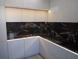 Мрамор марквина белый столешница в интерьере кухни