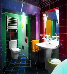 Яркий дизайн ванной и туалета