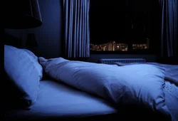 Ночной интерьер спальни
