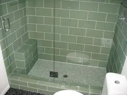 Душевой поддон из плитки в ванной комнате фото