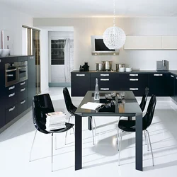 Интерьер кухни с черным столом фото