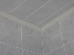 Потолочные плинтуса в ванную комнату фото