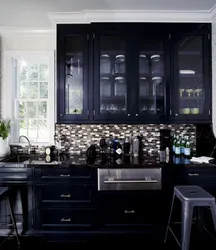 Фото кухни с черным стеклом