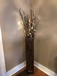 Напольная ваза в интерьере прихожей
