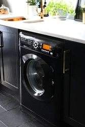 Черная стиральная машина в интерьере ванной фото