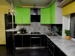 Интерьер кухни черно белый зеленый