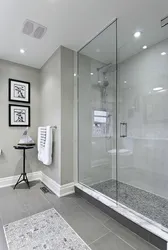 Дизайн ванной комнаты с серой душевой кабиной