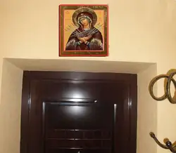 Икона над дверью в квартиру фото