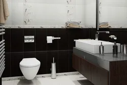 Дизайн ванны из темной и светлой плитки