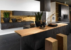 Кухня под бетон с деревянной столешницей в интерьере