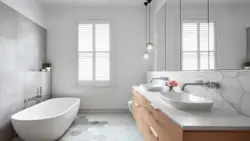 Дизайн ванны белые стены серый пол