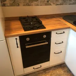 Дизайн кухни с духовым шкафом и варочной панелью