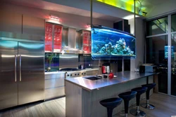 Дизайн интерьера кухни с аквариумом