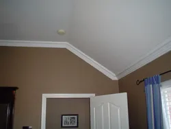 Плинтуса на потолок в спальню фото