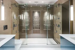 Дизайн ванной комнаты стеклянные двери