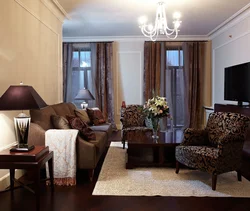 Коричневые шторы в интерьере гостиной с диваном