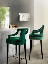 Изумрудные стулья на кухне интерьер фото