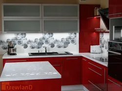 Дизайн фартука для красной кухни