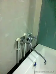 Кран в стене в ванной фото