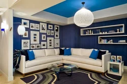 Интерьер гостиной в сине белых тонах
