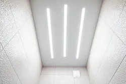 Световые линии на натяжном потолке фото в ванне