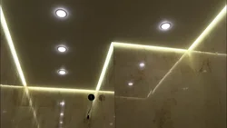Световые линии на натяжном потолке фото в ванне