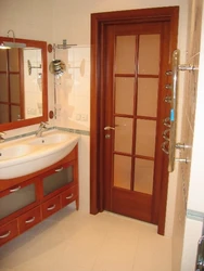 Фото дверей установленных в ванной