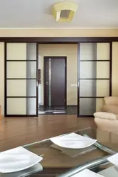 Современные раздвижные двери в гостиную фото
