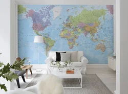 Карта мира в интерьере спальни фото